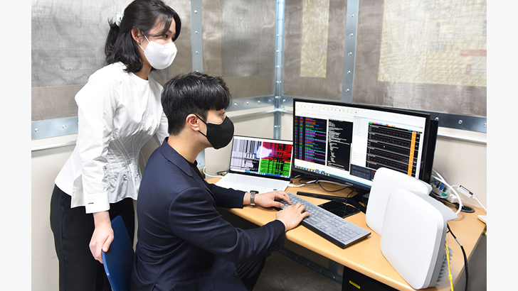 수원에 위치한 오픈 테스트 랩에서 이음 5G 전용 장비 성능 검증