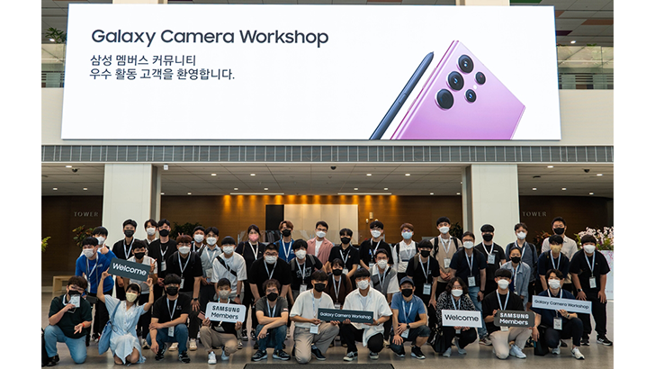 1일 삼성전자 수원디지털시티에서 열린 삼성 멤버스 고객 초청행사에서 참가자들이 기념사진을 찍고 있다.