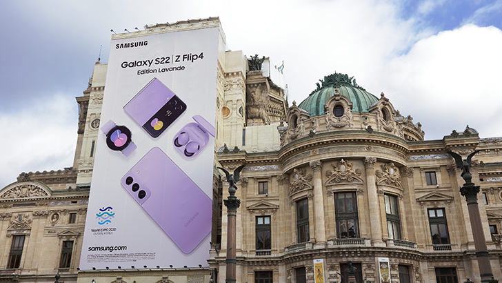 파리 오페라 가르니에의 대형 옥외광고에 포함된 '2030 부산세계박람회' 로고