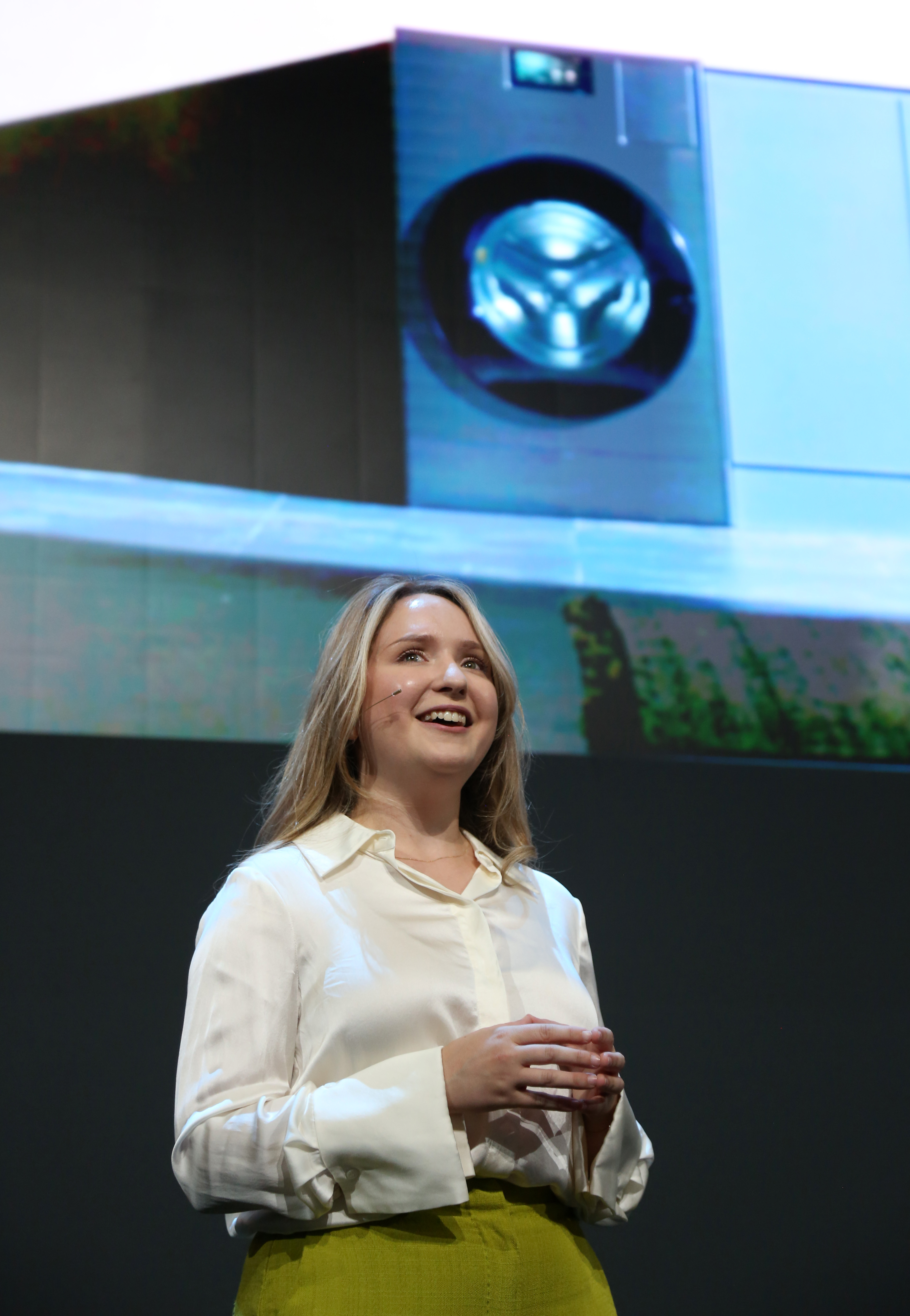 05-Katharina-Mayer-explains-how-Samsung-washing-machines-can-save-energy.jpg