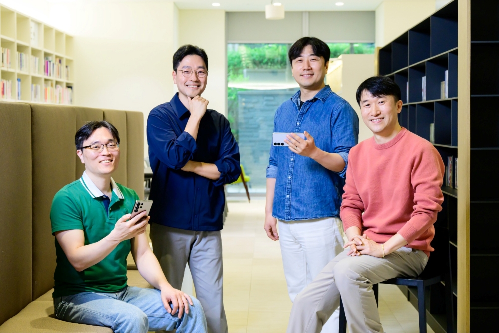 (사진 왼쪽부터) 삼성전자 삼성리서치와 MX사업부에서 갤러리 경험 기술을 담당한 이원우, 최인호, 이홍표, 김성환 프로