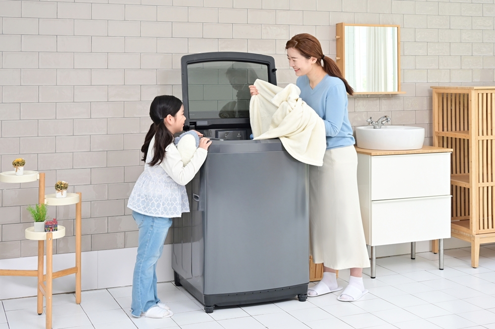 전자동 세탁기에 AI 기능을 탑재한 2025년형 'AI 통버블 세탁기' 신제품
