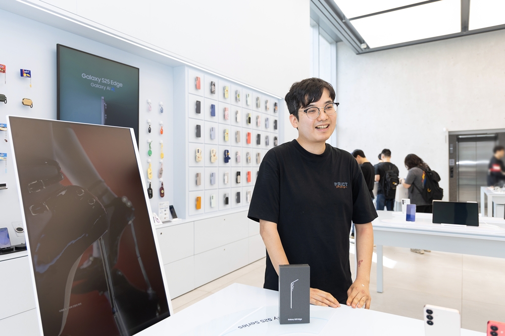 New 갤럭시 AI 구독클럽 가입과 함께 갤럭시 S25 엣지를 사전 구매한 이건희 씨