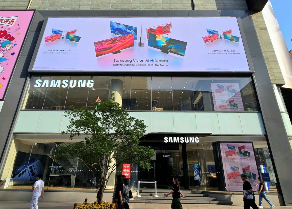 중국 상해 홍이 인터내셔널 플라자에서 진행하는 '삼성 비전 AI(Vision AI)' 옥외광고 모습