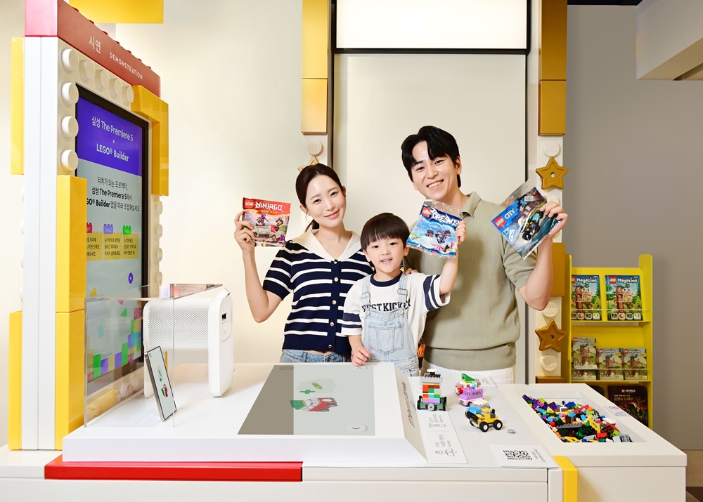 삼성전자가 레고와 협업해 '더 프리미어 5' 체험 공간을 전국 레고스토어 6개 지점에 마련했다.
