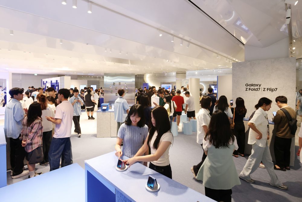 서울 영등포구 더현대 서울에 오픈한 '갤럭시 스튜디오' 전경