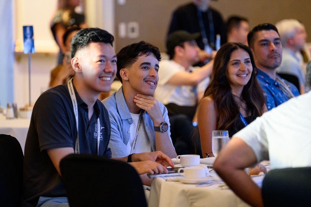 함께 어울려 서로를 알아가는 멤버스의 모습