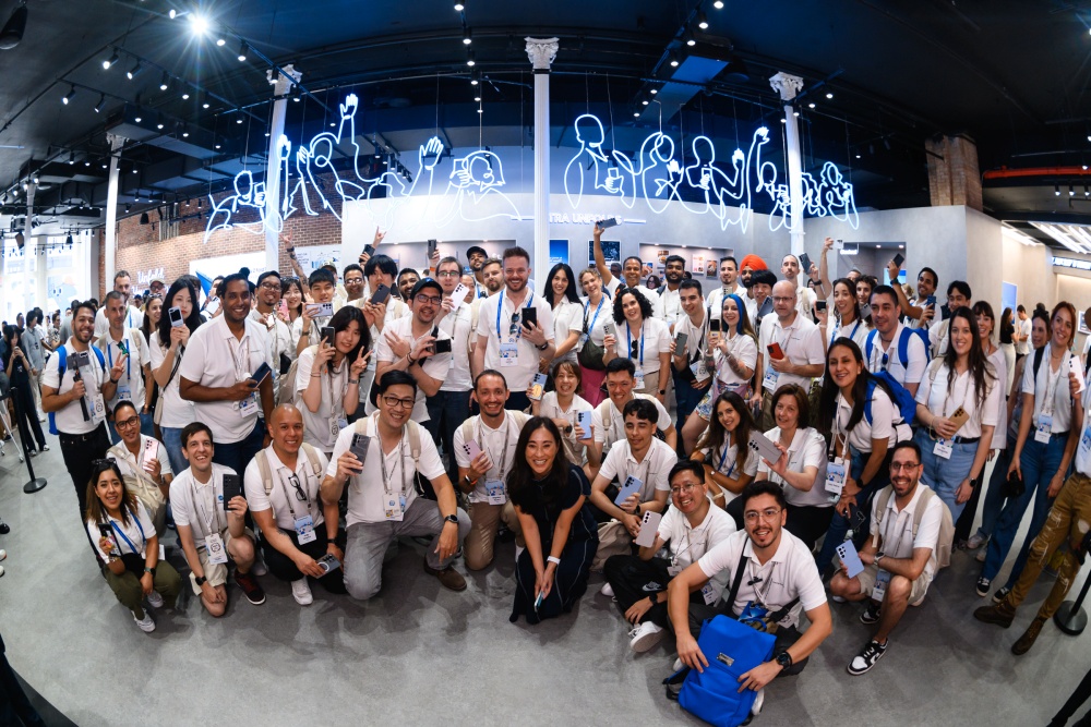 소피아 황 부사장님 환영사 이후 함께한 단체 사진