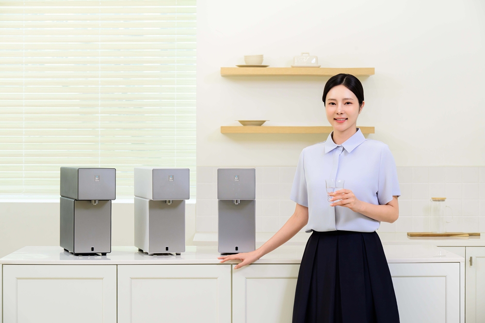 삼성전자가 출시한 '비스포크 AI 정수기 카운터탑'은 82종의 유해물질을 걸러내 안심하고 사용할 수 있다.