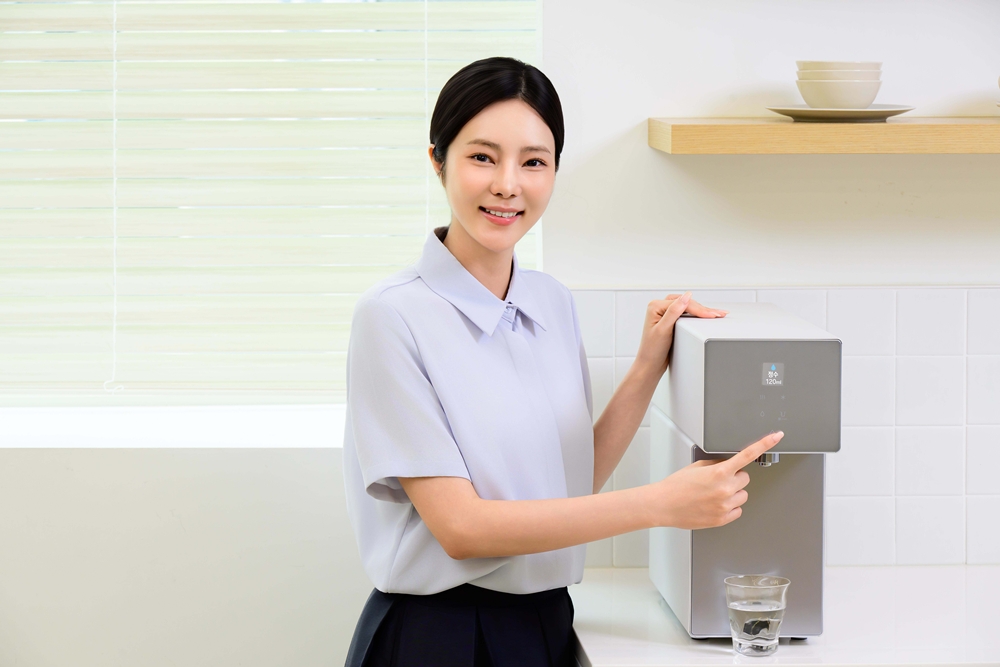  82종의 유해물질을 걸러내 안심하고 사용할 수 있는 '비스포크 AI 정수기 카운터탑' 모습
