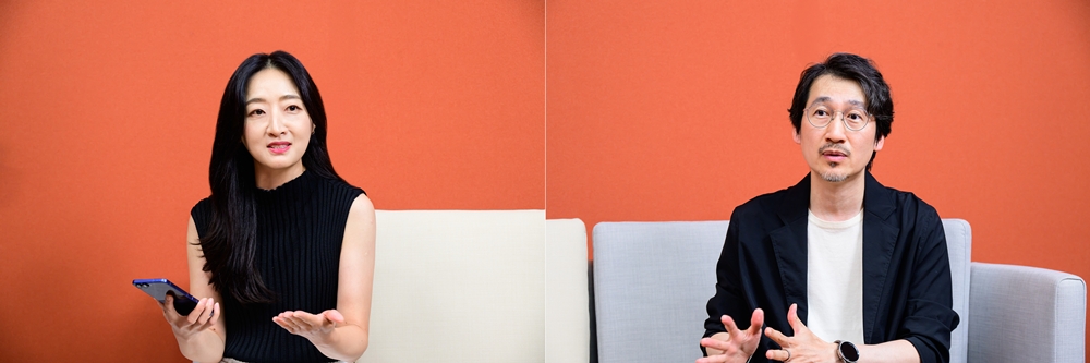 One UI 8의 개발 과정을 설명하고 있는 정미현 프로(왼쪽)와 김준환 프로(오른쪽)