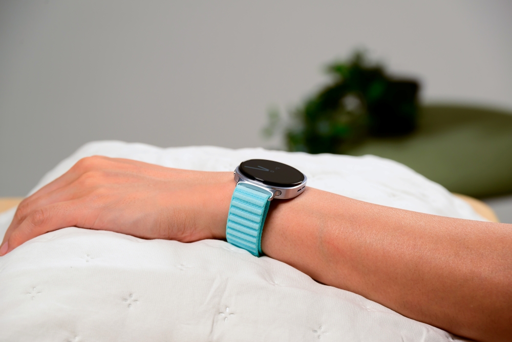 수면 중에 패브릭 밴드를 착용한 모습