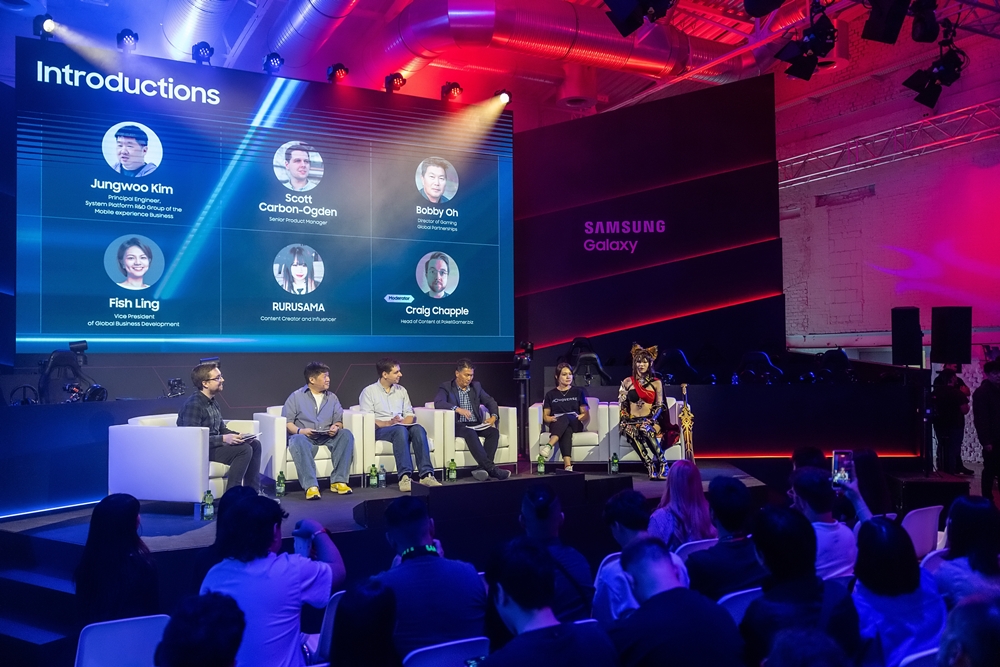 ▲삼성전자는 지난 22일 삼성 게이밍 포럼에서 글로벌 파트너사와 협업의 중요성을 강조했다. (왼쪽부터) 삼성전자 MX사업부 시스템 플랫폼개발그룹 김정우 프로, 구글 시니어 프로덕트 매니저 스콧 카본-오그던(Scott Carbon-Ogden), 퀄컴 글로벌 게이밍 파트너십 디렉터 바비 오(Bobby Oh), 호요버스 글로벌 사업 개발 부사장 피시 링(Fish Ling), 콘텐츠 크리에이터 루루사마(Rurusama)