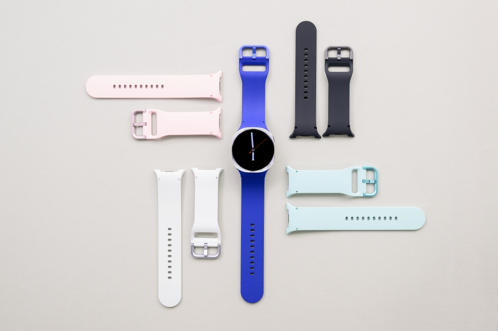 (왼쪽 상단부터 반시계 방향으로) 갤럭시 워치8 시리즈 스포츠 밴드 핑크, 화이트, 블루, 민트, 그라파이트