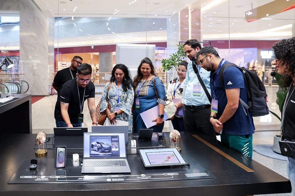 삼성전자, 인도 뭄바이에 위치한 삼성 BKC 플래그십 스토어에서 현지 미디어와 거래선을 대상으로 최신 'AI 홈'의 차별화된 고객 경험을 소개하고, 제품의 성능과 사용성을 혁신하는 ▲모바일 제품의 '갤럭시 AI' ▲영상 디스플레이 제품의 '비전 AI' ▲가전 제품의 '비스포크 AI'가 탑재된 다양한 신제품을 선보였다. 