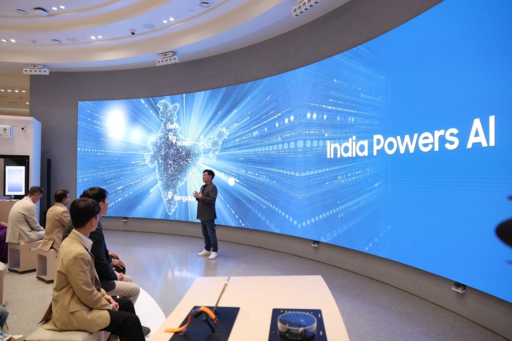 인도 뭄바이에 위치한 삼성 BKC 플래그십 스토어에서 현지 미디어와 거래선을 대상으로 최신 'AI 홈'의 차별화된 고객 경험을 소개하고, 제품의 성능과 사용성을 혁신하는 ▲모바일 제품의 '갤럭시 AI' ▲영상 디스플레이 제품의 '비전 AI' ▲가전 제품의 '비스포크 AI'가 탑재된 다양한 신제품을 선보였다. -5