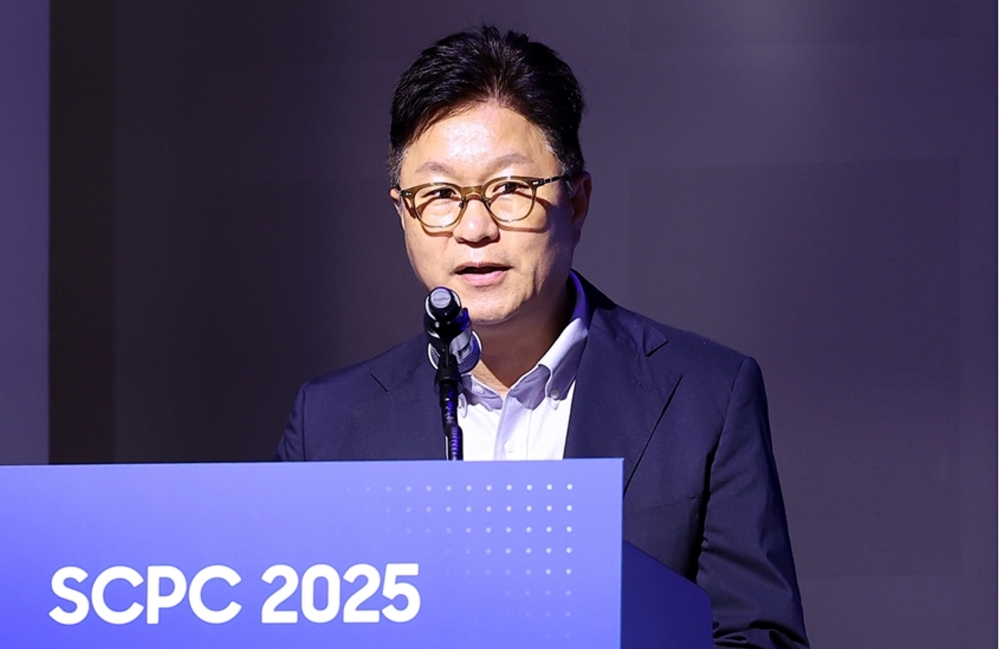 삼성리서치 기술전략팀장 김강태 부사장이 2025 SCPC 통합 시상식에서 축사를 전하고 있다.