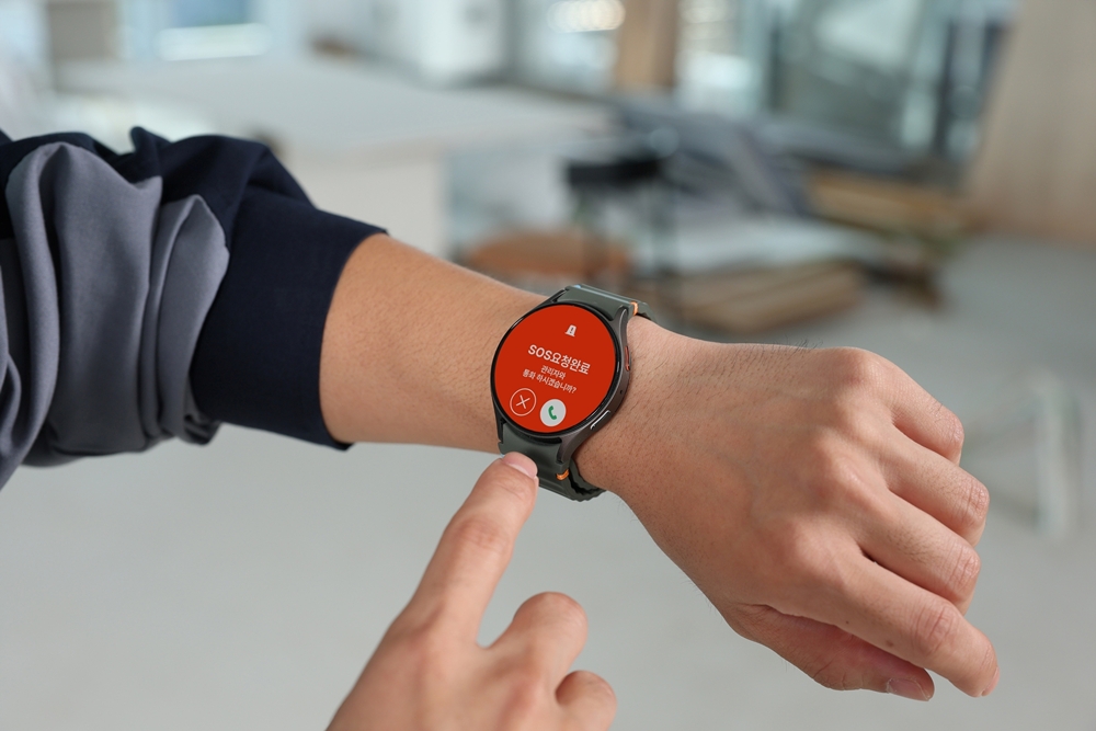 삼성전자가 '갤럭시 워치'를 기반으로 한 B2B 전용 솔루션 '스마트싱스 프로 안전 관리 솔루션(SmartThings Pro for Safety)'을 30일 출시한다.