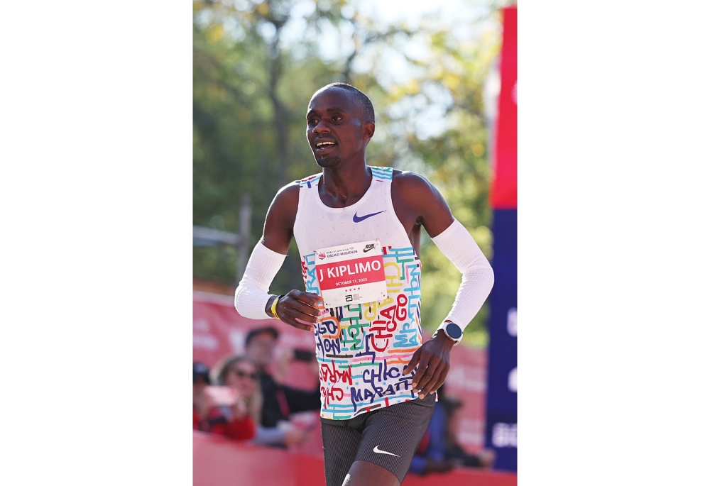 2025 시카고 마라톤에서 우승한 키플리모