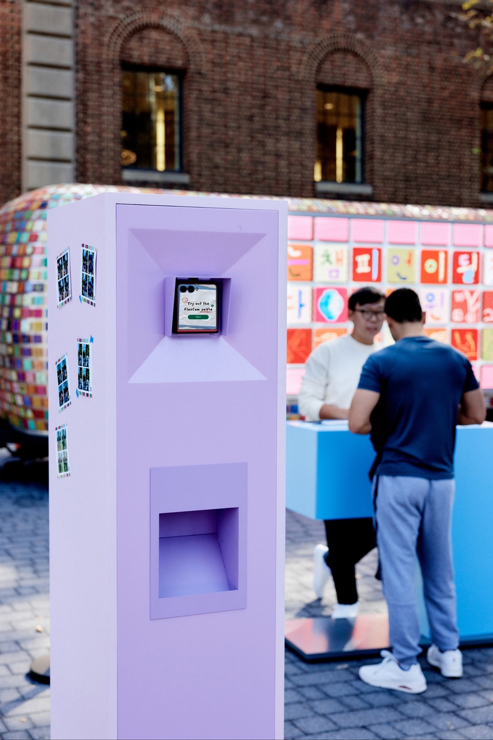 펜실베니아 대학교에 설치된 한글 트럭과 셀피 스튜디오