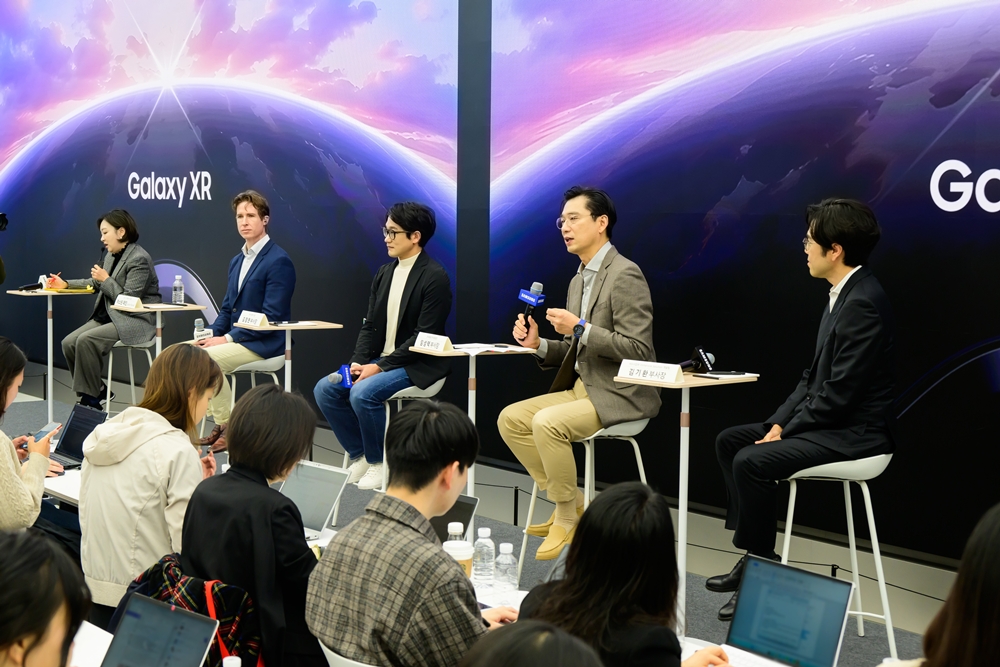 구글 XR 제품관리 총괄 저스틴 페인, 삼성전자 MX사업부 CX실장 김정현 부사장, 삼성전자 한국총괄장 임성택 부사장, 삼성전자 MX사업부 Immersive Solution 개발팀장 김기환 부사장 (왼쪽부터).