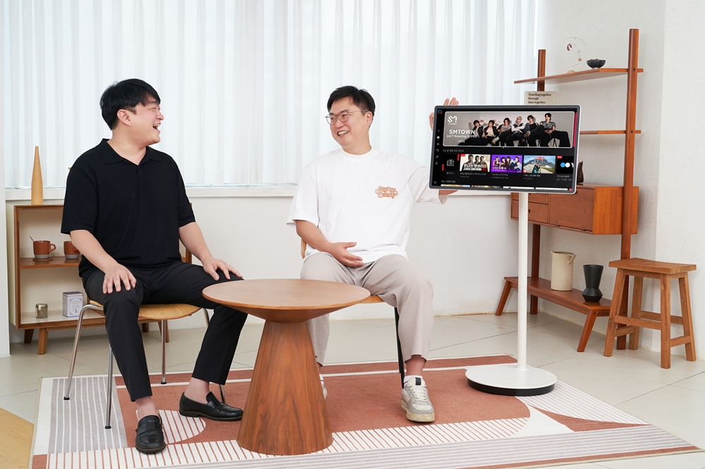 더 무빙스타일 기획 담당 백석민 프로와 개발 담당 김현석 프로