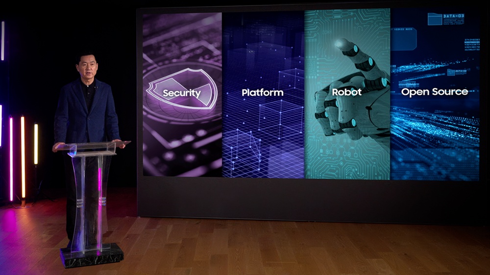 20일 진행된 '삼성 테크 콘퍼런스 2025'에서 삼성전자 DX부문 최고기술책임자(CTO) 겸 삼성리서치장 전경훈 사장이 환영사를 하고 있다.