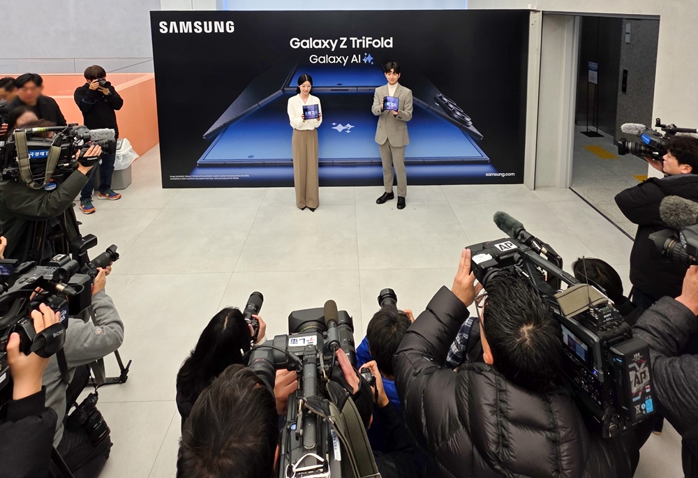 삼성 강남 ‘갤럭시 Z 트라이폴드’ 공개 현장.