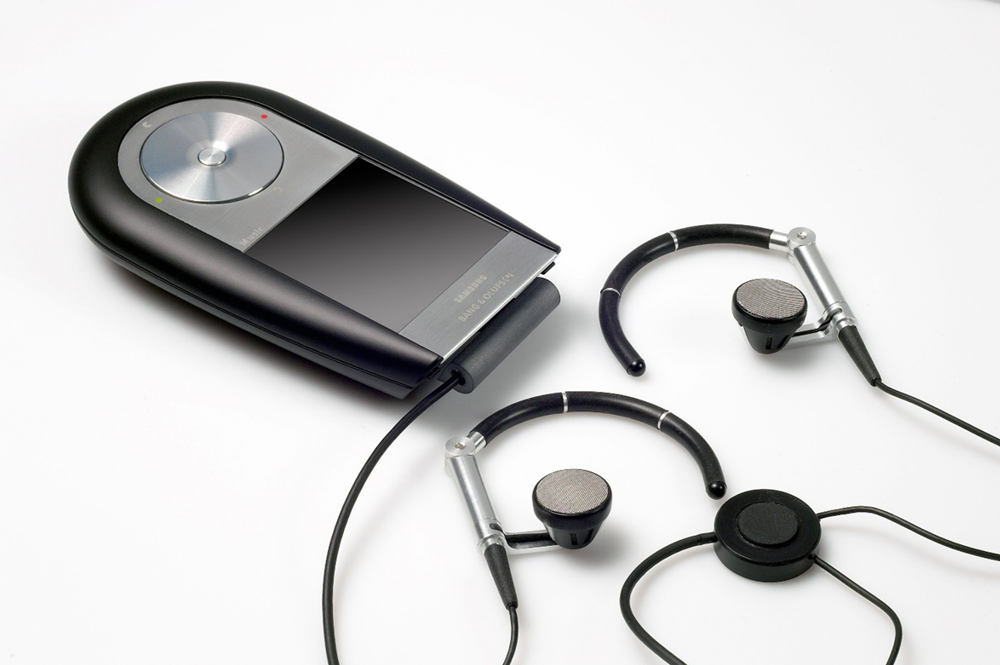 2007년 출시한 프리미엄 뮤직폰 ‘세레나타’ (모델명 SGH-F310).