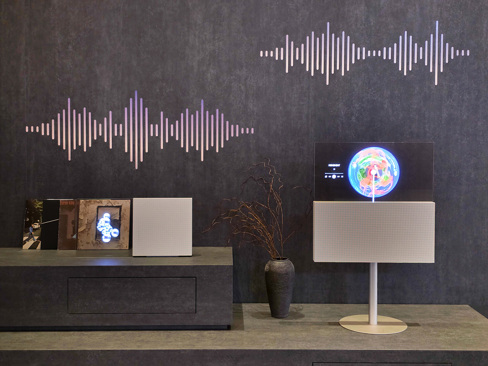 LP가 공중에 떠 있는 것 같은 느낌을 연출한 비주얼 오디오.