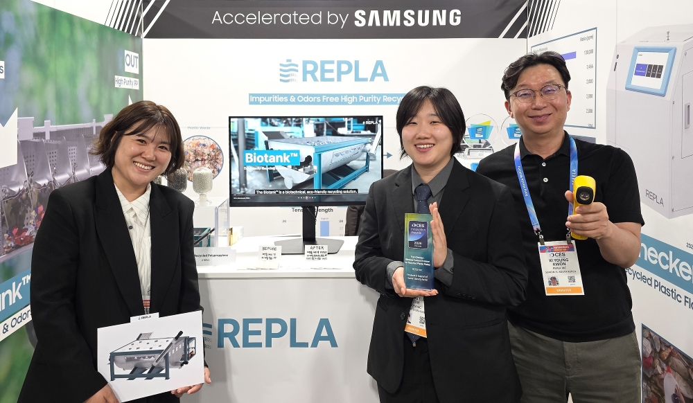 C랩 전시에 참여한 리플라.