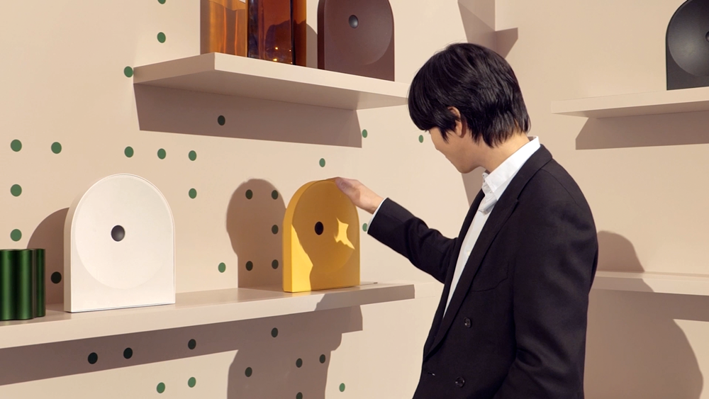 자칭 스피커 컬렉터라는 그는 삼성 뮤직 스튜디오를 보고 "제 물욕에 다시 불이 붙었다"며 큰 관심을 보였다. 