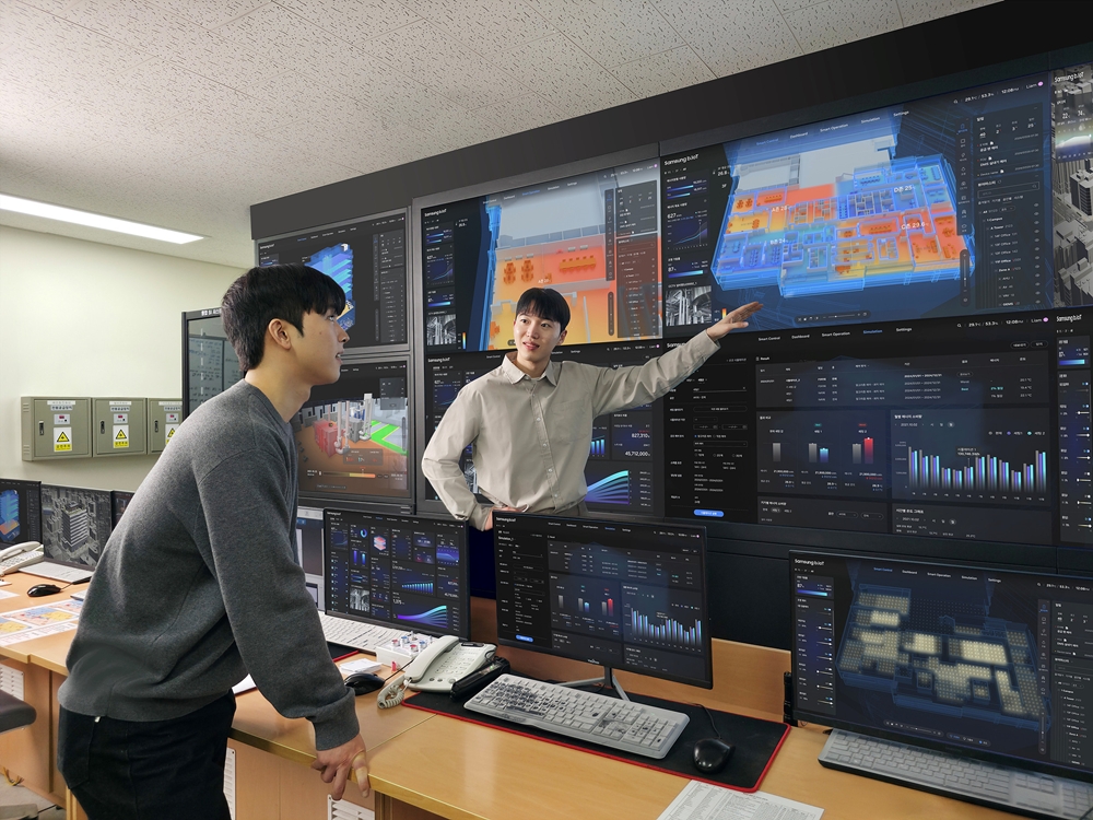 삼성의 빌딩 통합 솔루션 'b.IoT'로 '팩토리얼 성수' 빌딩 운영 상태 전반을 실시간으로 모니터링하는 모습