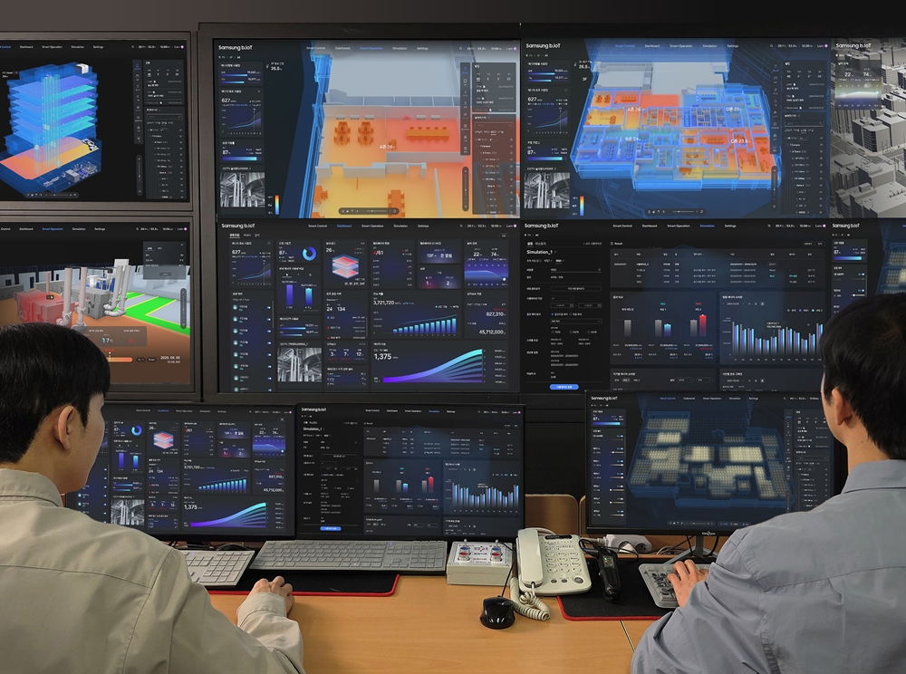 '팩토리얼 성수' 빌딩 운영 상태 전반을 삼성전자의 빌딩 통합 솔루션 'b.IoT'로 실시간 모니터링하는 모습