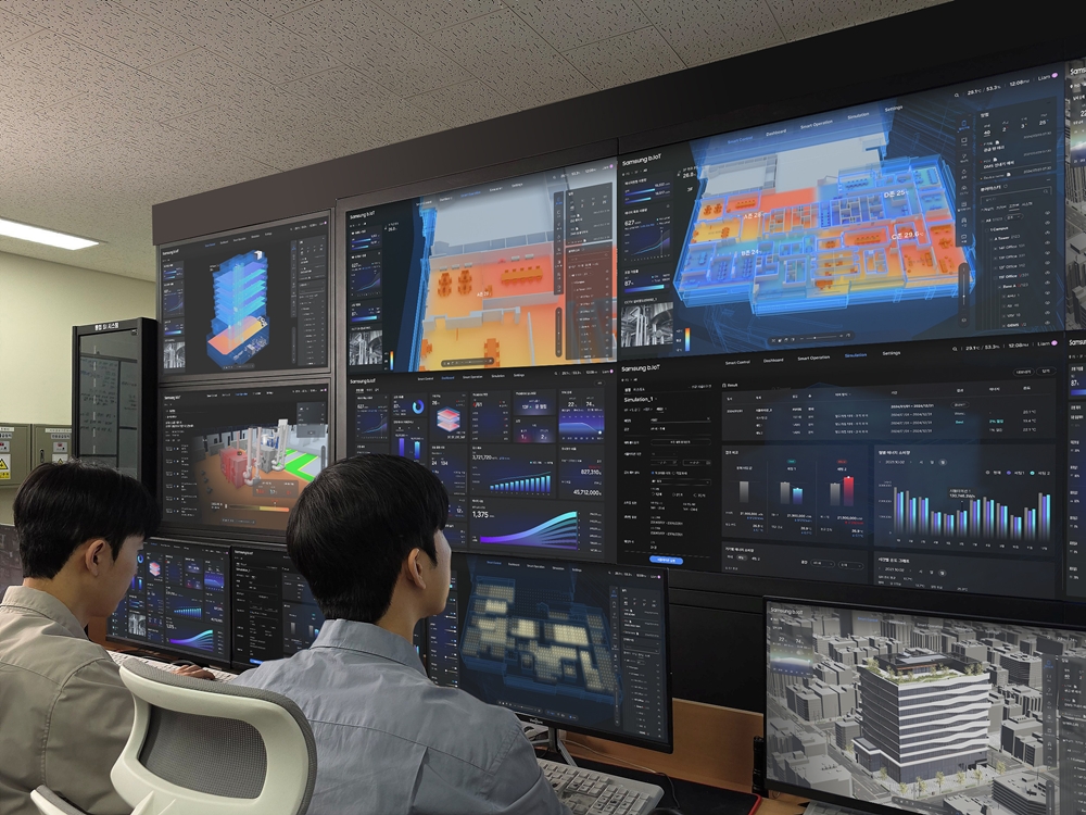 삼성전자의 빌딩 통합 솔루션 'b.IoT'로 '팩토리얼 성수' 빌딩 운영 상태 전반을 실시간으로 모니터링하는 모습