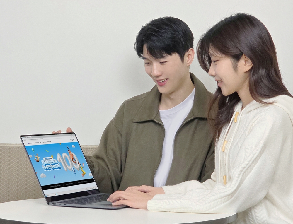 삼성전자 공식 교육 할인몰 '갤럭시 캠퍼스'에서 진행하는 '갤럭시 캠퍼스 100만 축하파티' 이벤트에 참여하는 모습 2.