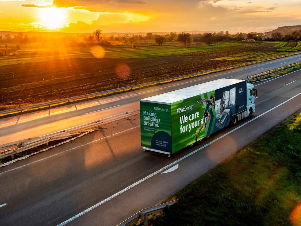 ‘플랙트 온 휠즈(Fläkt on Wheels)’라고 이름 붙인 이동식 전시 투어를 18개국 45개 지역에서 진행하며 1,200여명의 고객에게 플랙트그룹의 솔루션을 선보였다.