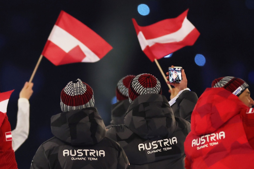 ‘갤럭시 Z 플립7 올림픽 에디션’으로 2026 밀라노 코르티나 동계올림픽 개막식 현장의 분위기를 만끽하고 있는 선수들 (출처: 게티 이미지) 5.