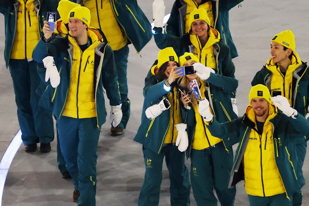 ‘갤럭시 Z 플립7 올림픽 에디션’으로 2026 밀라노 코르티나 동계올림픽 개막식 현장의 분위기를 만끽하고 있는 선수들 (출처: 게티 이미지) 6.