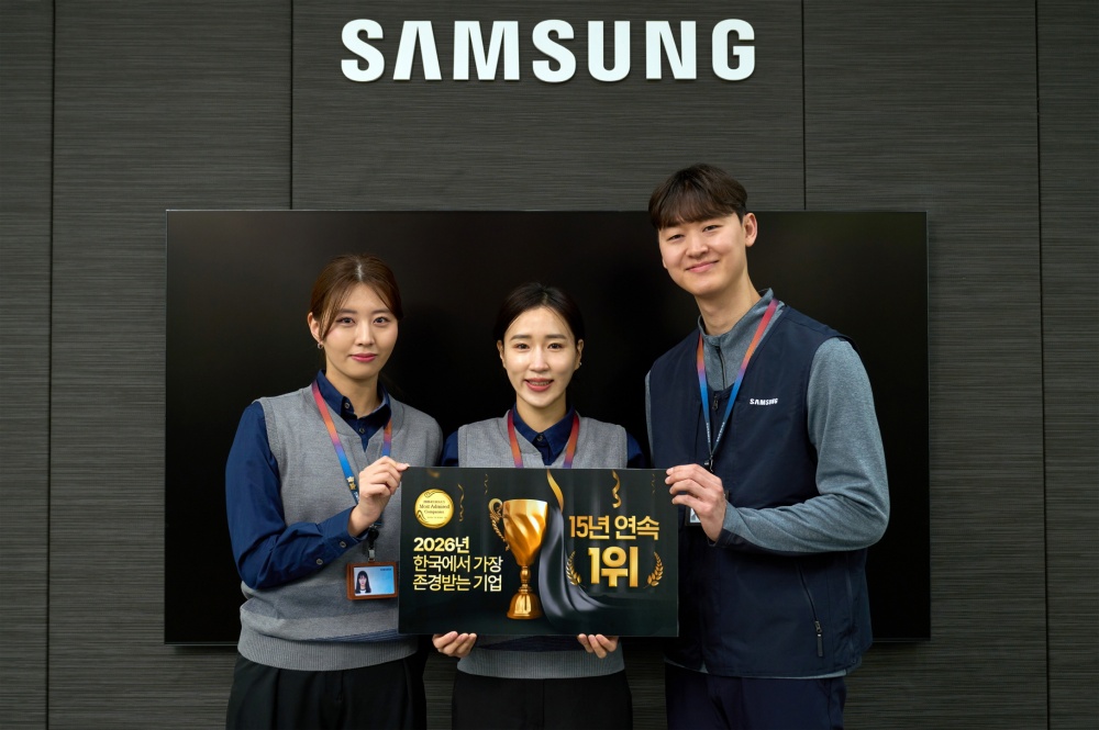 삼성전자서비스 엔지니어들의 한국에서 가장 존경받는 기업 서비스센터 부문 1위 기념 촬영