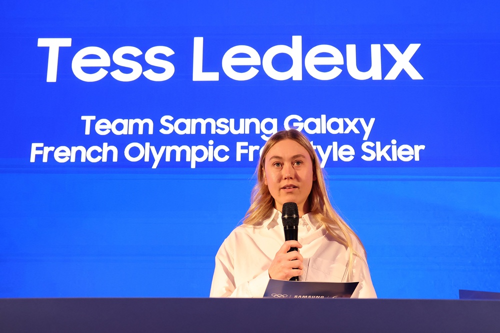 팀 삼성 갤럭시 테스 르되(Tess Ledeux, 프랑스) 선수가 ‘화이팅 나이트’ 행사에서 스피치를 진행하고 있다.
