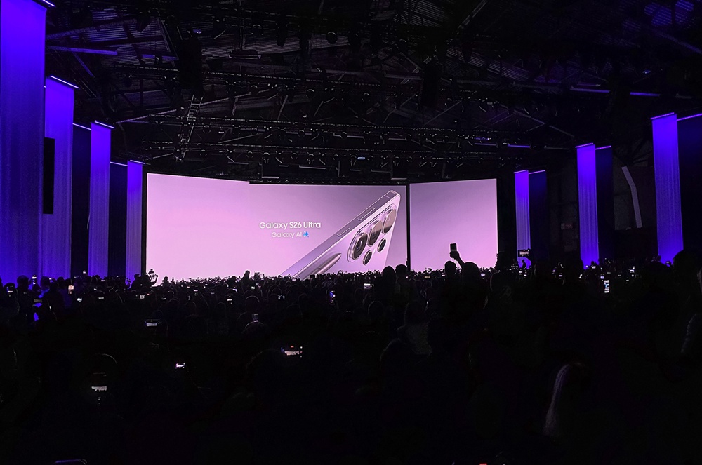 25일(현지시간) 미국 샌프란시스코에서 개최된 상반기 '갤럭시 언팩 2026'에서 신제품을 소개하고 있다.