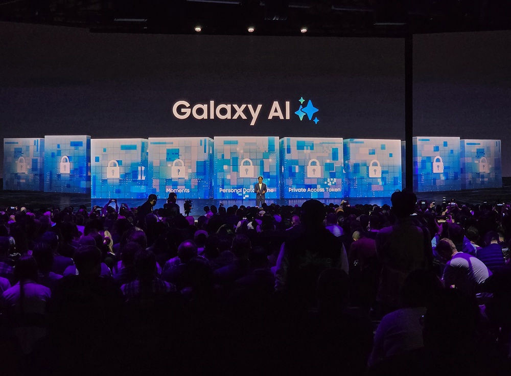 25일(현지시간) 미국 샌프란시스코에서 개최된 상반기 '갤럭시 언팩 2026'에서 신제품을 소개하고 있는 모습이다.