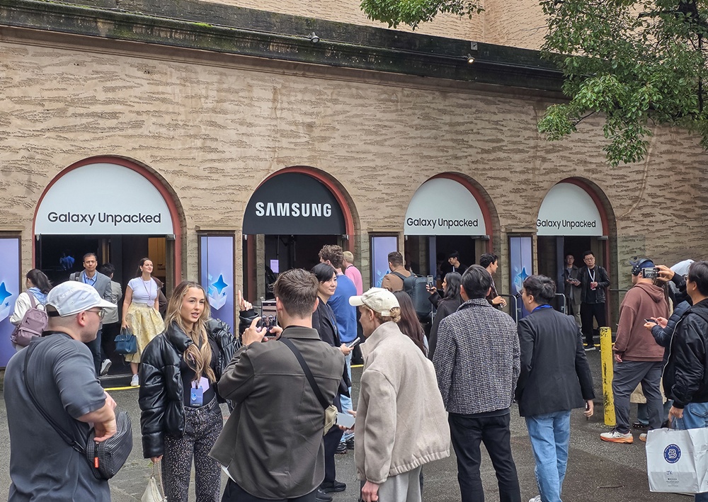 25일(현지시간) 미국 샌프란시스코에서 개최된 상반기 '갤럭시 언팩 2026'에서 관람객이 입장을 기다리는 모습.