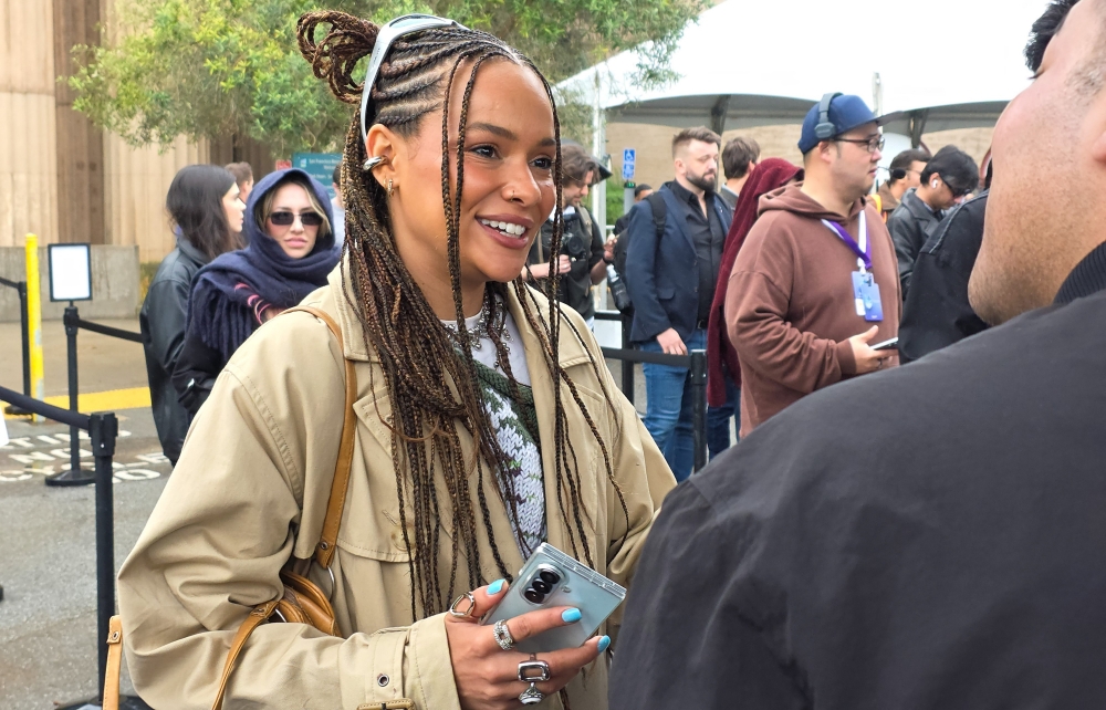 갤럭시가 새롭게 선보일 ‘차세대 AI 폰’에 호기심과 기대감을 한껏 드러내고 있는 전 세계 미디어와 관객
