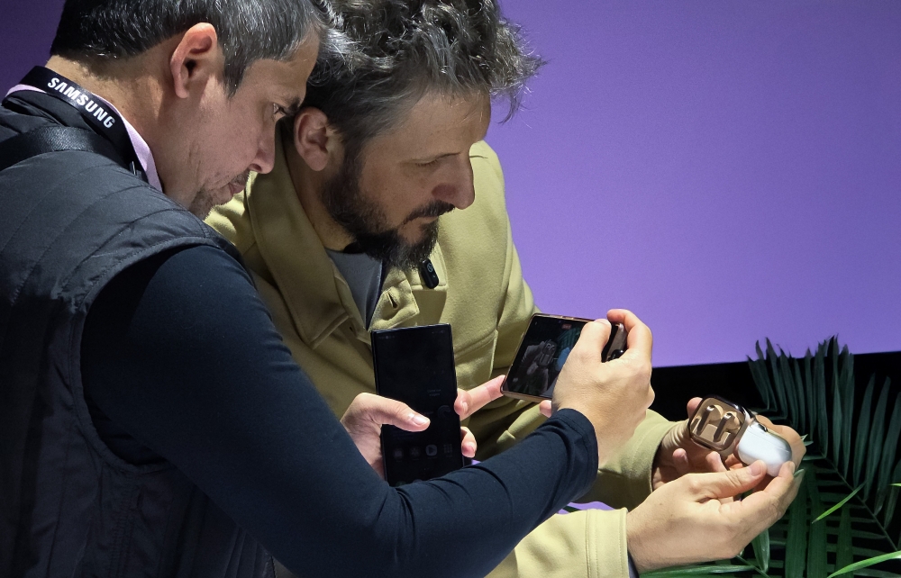 언팩 행사장에 마련된 갤럭시 S26 시리즈 전시관