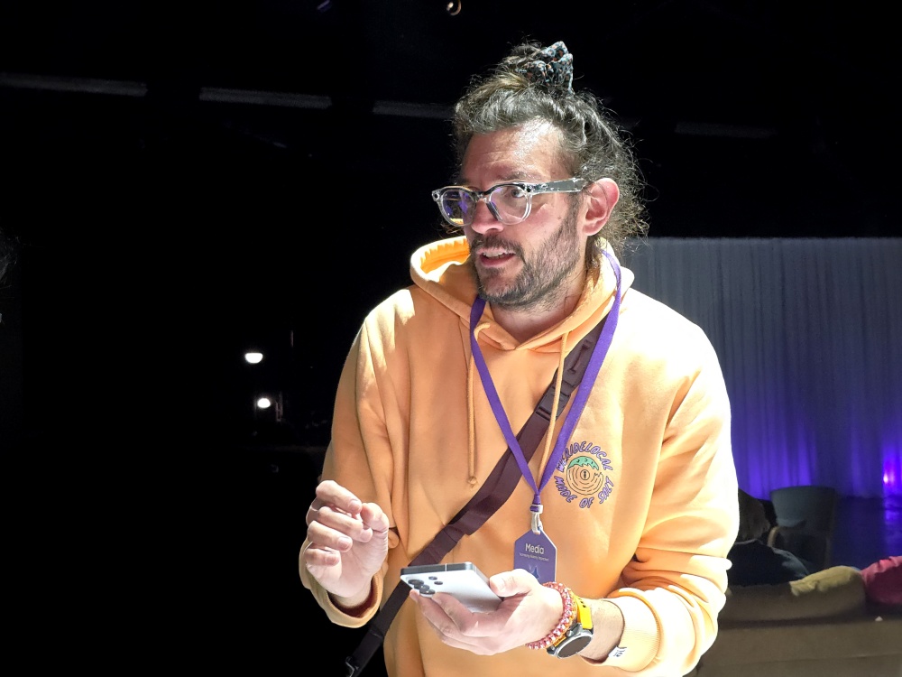 그리스 테크 기자 티모스 쿠레메노스(Timos Kouremenos)