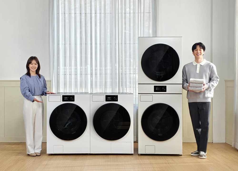 삼성전자가 2026년형 '비스포크 AI 세탁기', '비스포크 AI 건조기', 상단 건조기와 하단 세탁기가 결합된 '비스포크 AI 원바디'를 3일 출시한다.