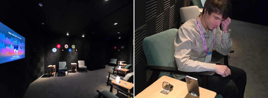 버즈 라운지 존에서 ‘갤럭시 버즈4 프로’를 체험하는 관람객.