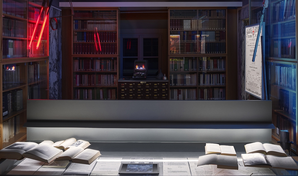 이탈리아 밀라노 라 스칼라 극장(Museo Teatrale alla Scala)에서 개최되는 전시 ‘반지의 혁명 – 비스콘티, 론코니, 셰로(The Revolution of the Ring – Visconti Ronconi Chéreau)’ 전시 모습.